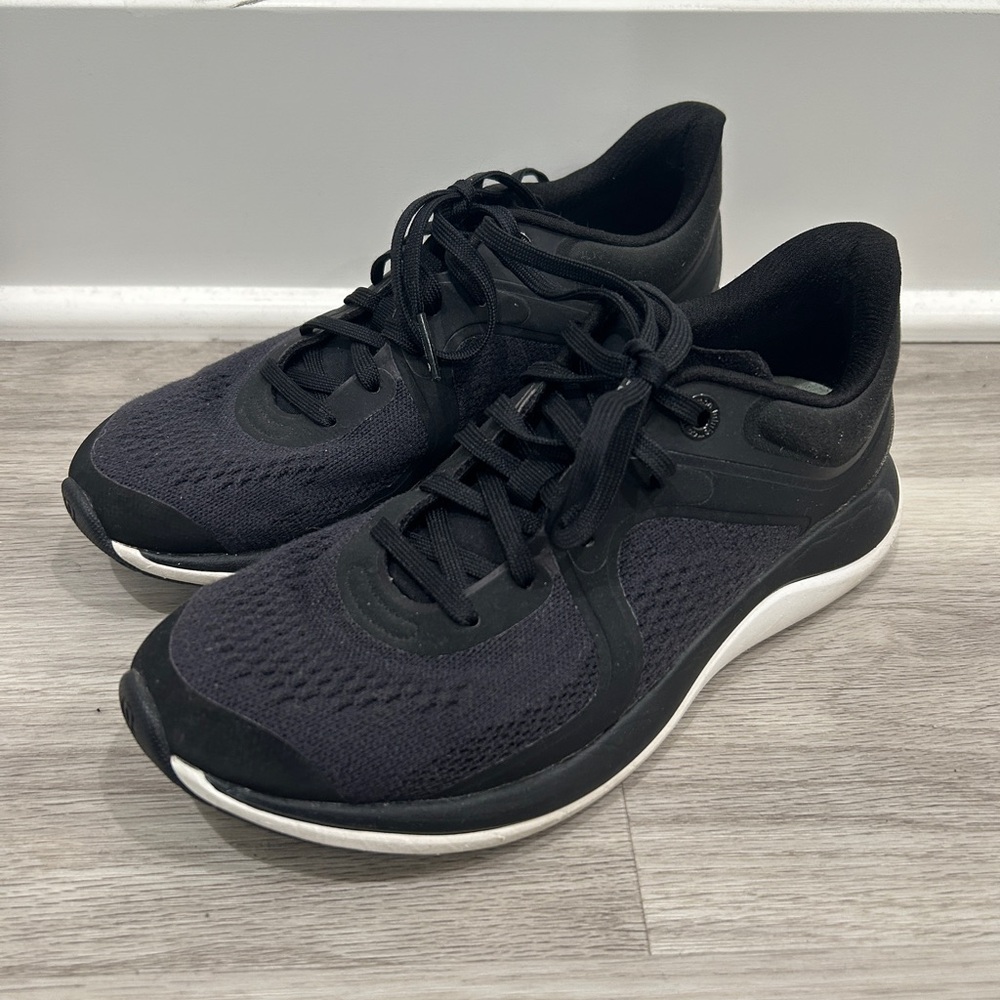 LULULEMON WORK OUT SHOE